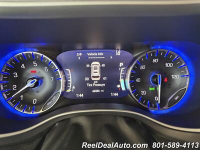 2022 Chrysler Pacifica Touring L   - Photo 4 - North Salt Lake, UT 84010