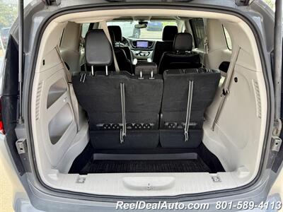 2022 Chrysler Pacifica Touring L   - Photo 32 - North Salt Lake, UT 84010