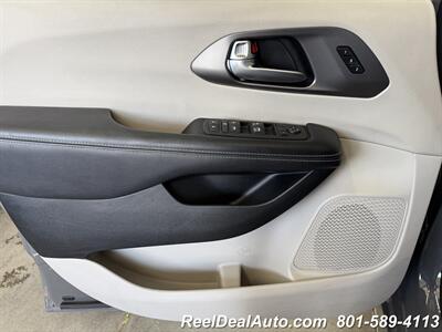 2022 Chrysler Pacifica Touring L   - Photo 42 - North Salt Lake, UT 84010