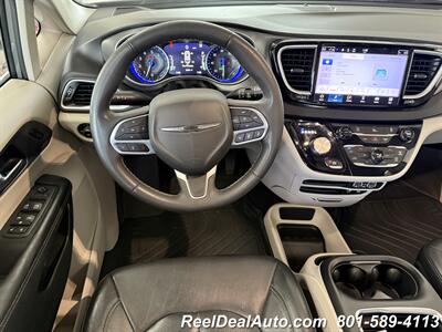 2022 Chrysler Pacifica Touring L   - Photo 3 - North Salt Lake, UT 84010