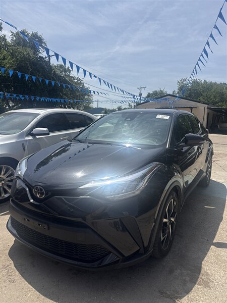 2021 Toyota C-HR LE   - Photo 1 - Fort Worth, TX 76111