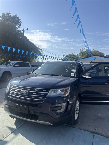 2017 Ford Explorer XLT   - Photo 1 - Fort Worth, TX 76111