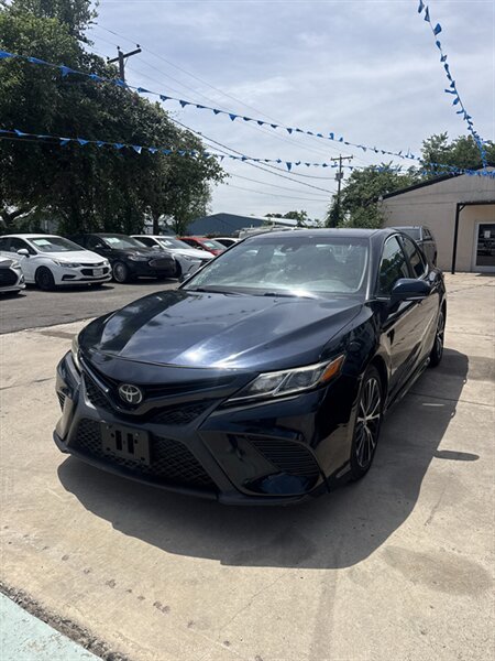 2019 Toyota Camry SE   - Photo 1 - Fort Worth, TX 76111