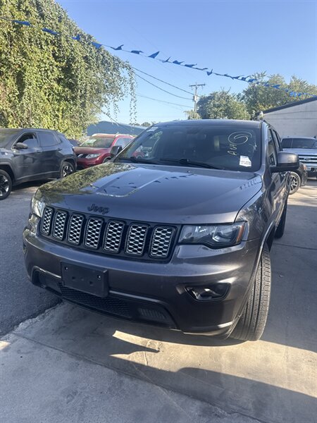 2020 Jeep Grand Cherokee Laredo   - Photo 1 - Fort Worth, TX 76111