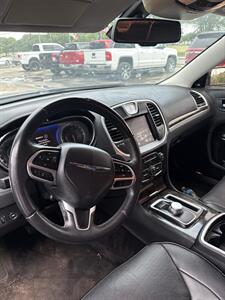2018 Chrysler 300 Series Limited - Photo 4 - Fort Worth, TX 76111