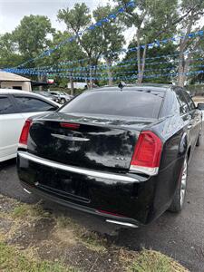 2018 Chrysler 300 Series Limited - Photo 3 - Fort Worth, TX 76111