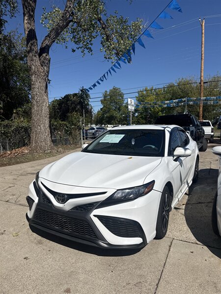 2022 Toyota Camry SE  