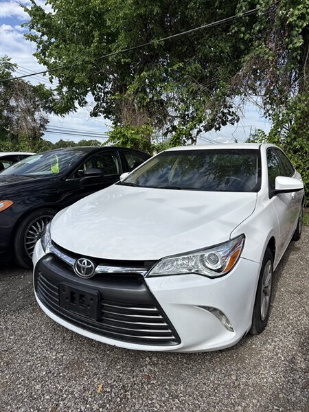 2015 Toyota Camry LE   - Photo 1 - Fort Worth, TX 76111