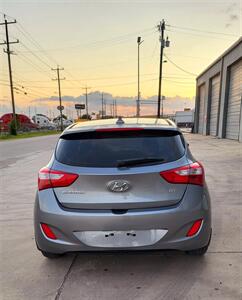 2013 Hyundai ELANTRA GT - Photo 5 - Converse, TX 78109