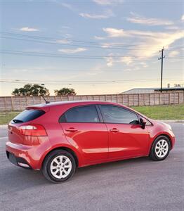 2012 Kia Rio 5-Door LX - Photo 4 - Converse, TX 78109
