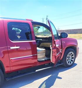 2008 GMC Yukon XL Denali   - Photo 8 - Converse, TX 78109