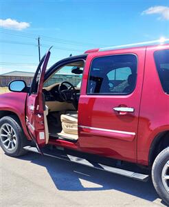 2008 GMC Yukon XL Denali   - Photo 5 - Converse, TX 78109