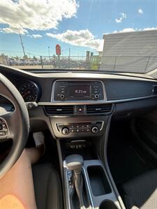 2017 Kia Optima LX   - Photo 18 - Albany, OR 97322