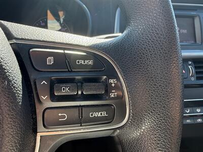 2017 Kia Optima LX   - Photo 14 - Albany, OR 97322