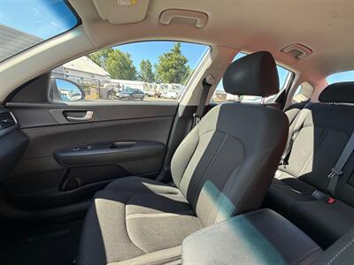2017 Kia Optima LX   - Photo 17 - Albany, OR 97322