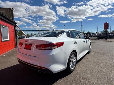 2017 Kia Optima LX   - Photo 3 - Albany, OR 97322