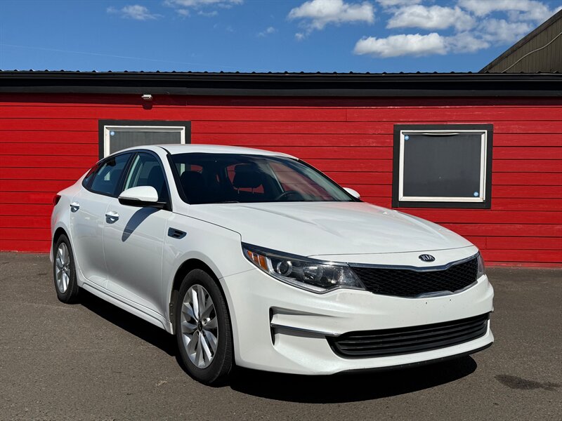2017 Kia Optima LX   - Photo 1 - Albany, OR 97322