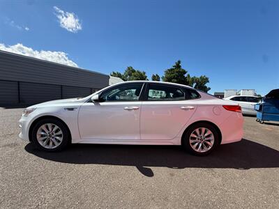 2017 Kia Optima LX   - Photo 5 - Albany, OR 97322