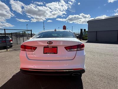 2017 Kia Optima LX   - Photo 4 - Albany, OR 97322