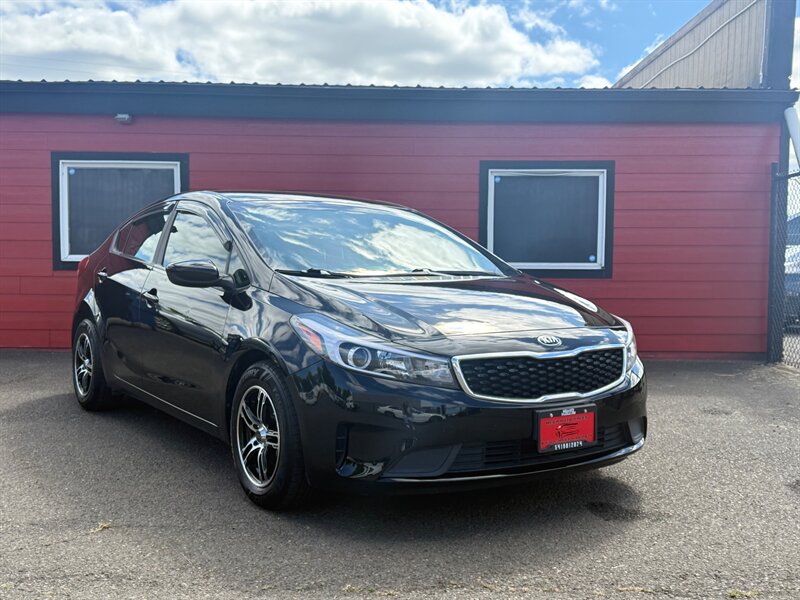 2018 Kia Forte LX   - Photo 1 - Albany, OR 97322