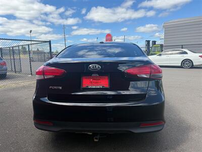 2018 Kia Forte LX   - Photo 4 - Albany, OR 97322
