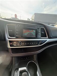 2018 Toyota Highlander LE Plus   - Photo 16 - Albany, OR 97322