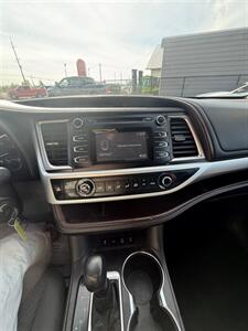 2018 Toyota Highlander LE Plus   - Photo 15 - Albany, OR 97322
