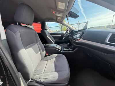 2018 Toyota Highlander LE Plus   - Photo 6 - Albany, OR 97322