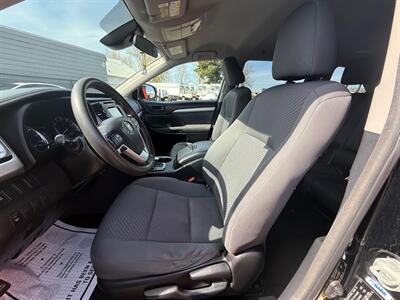 2018 Toyota Highlander LE Plus   - Photo 8 - Albany, OR 97322