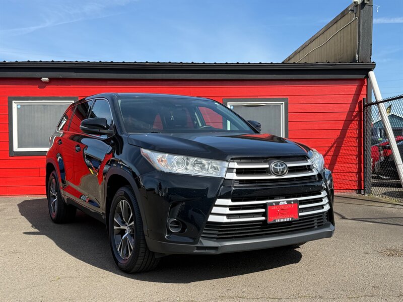 2018 Toyota Highlander LE Plus   - Photo 1 - Albany, OR 97322