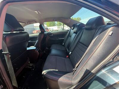2016 Toyota Camry SE   - Photo 8 - Albany, OR 97322