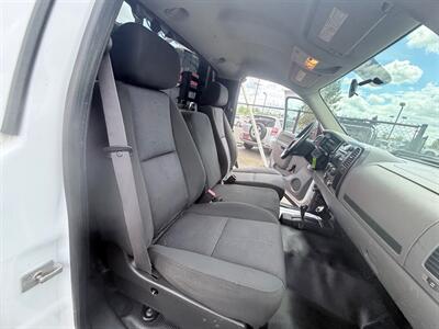2011 GMC Sierra 2500HD Work Truck   - Photo 11 - Albany, OR 97322