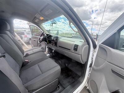 2011 GMC Sierra 2500HD Work Truck   - Photo 12 - Albany, OR 97322