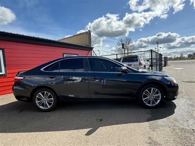 2015 Toyota Camry SE   - Photo 2 - Albany, OR 97322