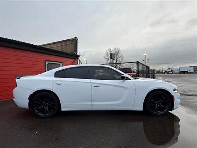 2018 Dodge Charger SXT   - Photo 2 - Albany, OR 97322