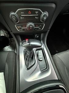 2018 Dodge Charger SXT   - Photo 14 - Albany, OR 97322
