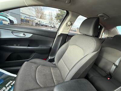 2023 Kia Forte LXS   - Photo 14 - Albany, OR 97322