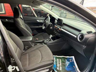 2023 Kia Forte LXS   - Photo 9 - Albany, OR 97322