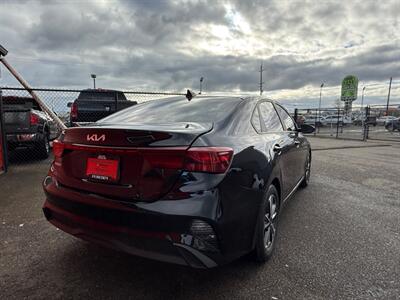 2023 Kia Forte LXS   - Photo 4 - Albany, OR 97322