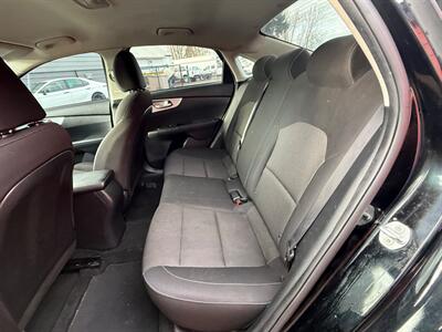 2023 Kia Forte LXS   - Photo 8 - Albany, OR 97322