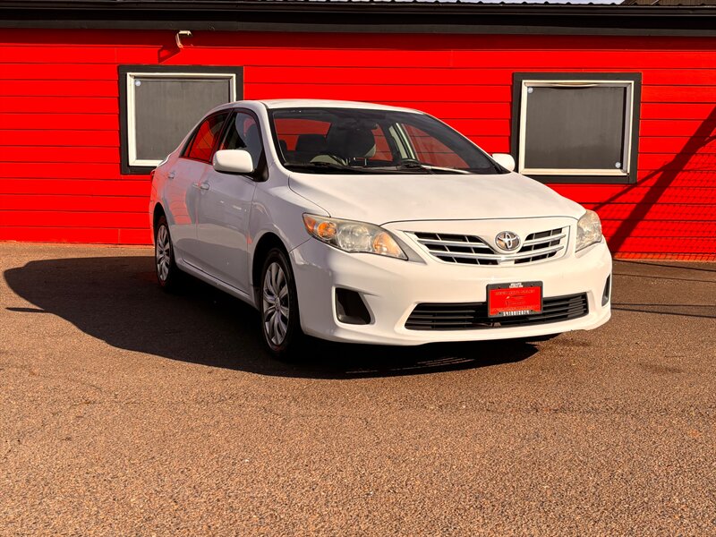 2013 Toyota Corolla LE ZRE142L / AZE141L