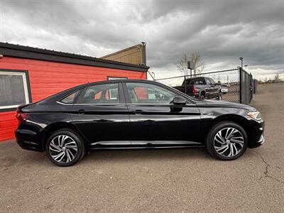 2021 Volkswagen Jetta SEL Premium   - Photo 2 - Albany, OR 97322