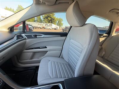 2017 Ford Fusion SE   - Photo 14 - Albany, OR 97322