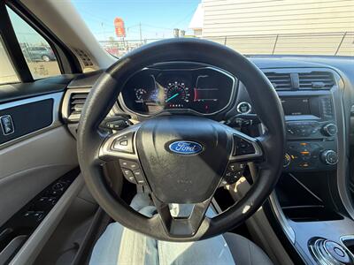 2017 Ford Fusion SE   - Photo 18 - Albany, OR 97322
