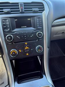 2017 Ford Fusion SE   - Photo 16 - Albany, OR 97322