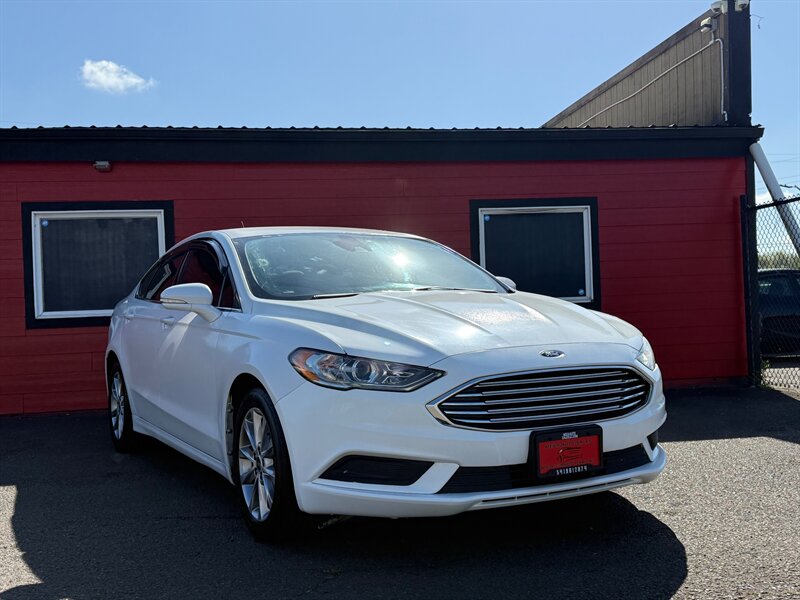 2017 Ford Fusion SE   - Photo 1 - Albany, OR 97322