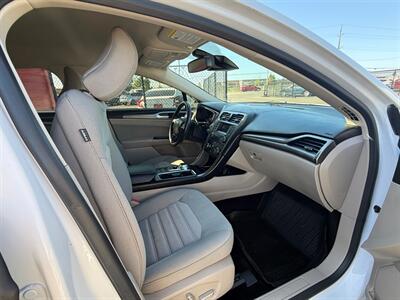 2017 Ford Fusion SE   - Photo 6 - Albany, OR 97322