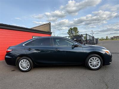 2015 Toyota Camry LE   - Photo 2 - Albany, OR 97322