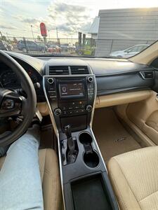 2015 Toyota Camry LE   - Photo 17 - Albany, OR 97322