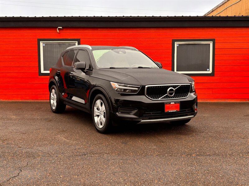 2020 Volvo XC40 T4 Momentum Momentum